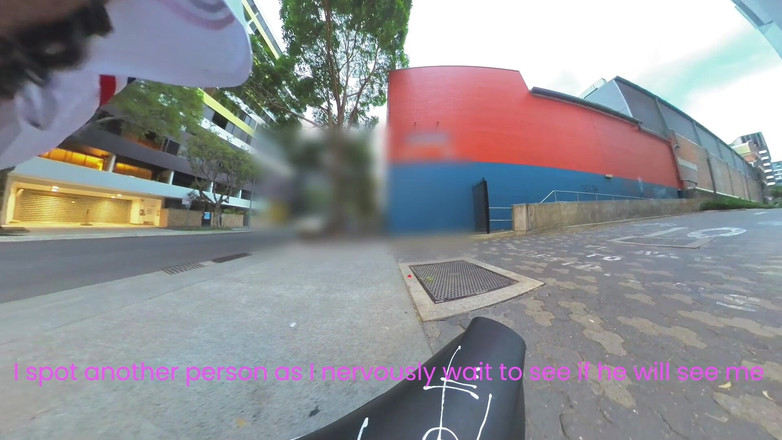 Asiansissypublic: Ein paar mal erwischt, während ich mit Metal buttplug auf...