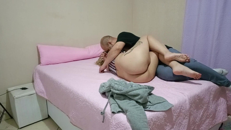 Gabi SweetCouplesStories: Podvádění. Vzala svého milence na sex do manželovy postele