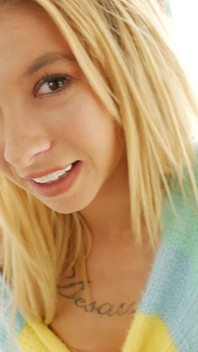 21 anni di zoccolo di cammello la teen bionda da sogno kenzie Reeves con la figa cremosa della figliastra con la figa gonfia