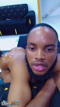 Mr Bubble Butt, Datang TontonNya Bergoyang