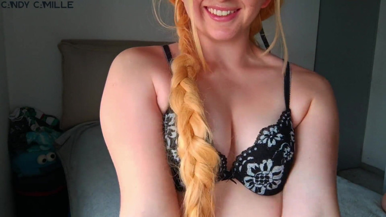 Candy Camille: Joven trans con un gran culo se masturba delante de...