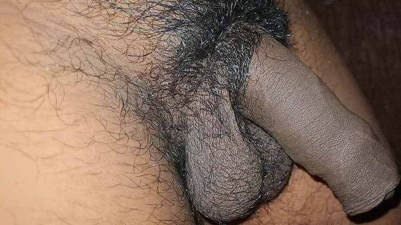 Desi Porn India 2: Молодой индийский паренек дези писает в соло.