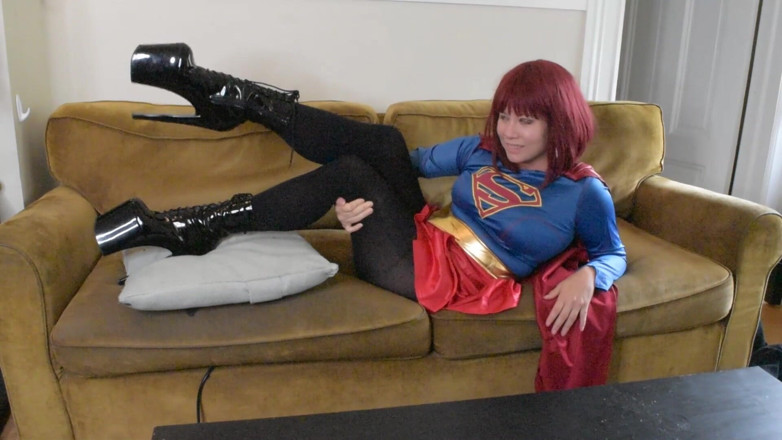 Deanna deadly: Evil Supergirl a fondu après avoir essayé de vous séduire,...