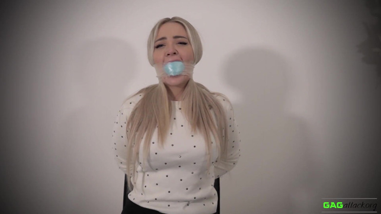 Gag Attack: Aubrey - engasgos com fita clara