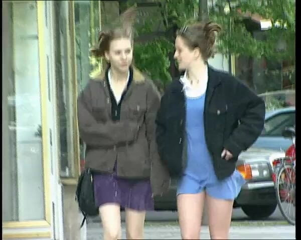 YOUR FIRST PORN: Dva přátelé si chtějí jen hrát