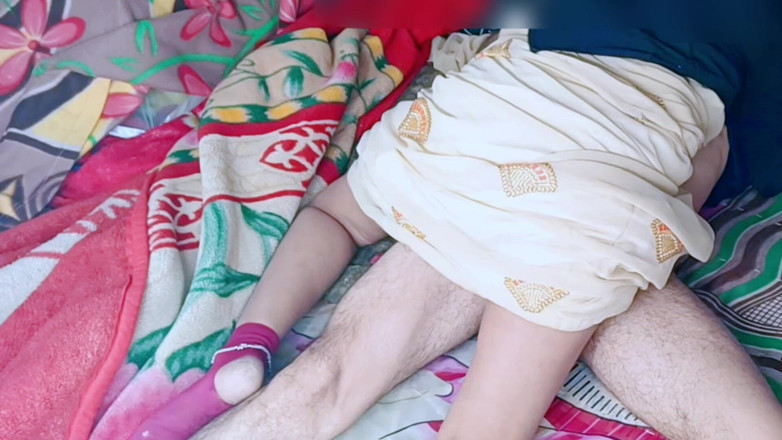 Rakul008: Kamwali, femme de ménage indienne érotique, se fait baiser par le...