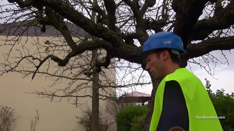 Hard Euro sex: Horny busty mature pleases the builder