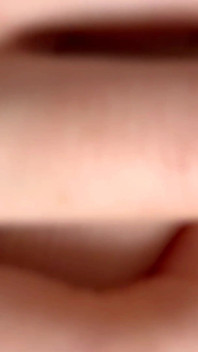 Una scopata lenta con la figa della moglie in primo piano.