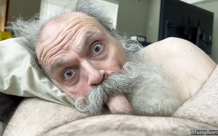 FuzzyBeardBoy: 자지를 빨아주는 배고픈 아빠, 마지막 한 방울까지 착유