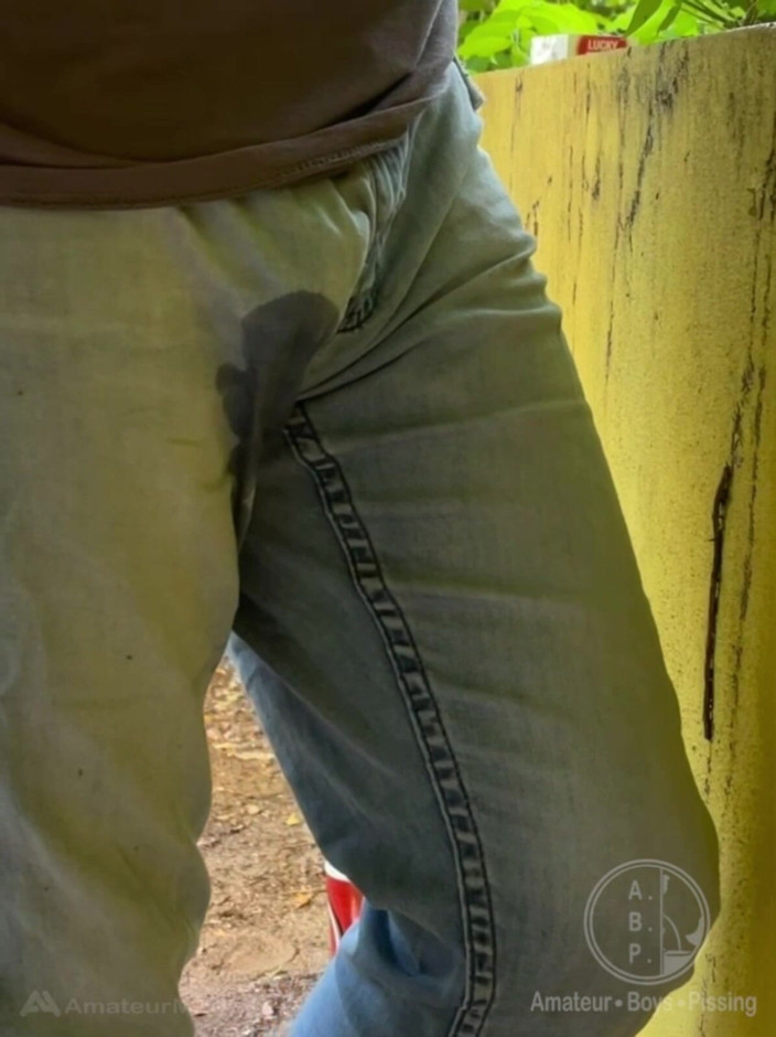 AmateurBoysPissing: Guy Is Desperate to Pee and Tries to Hide From...