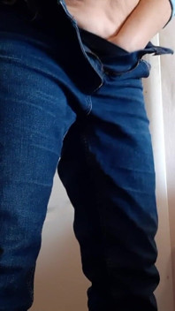 Maestra milf se masturba durante el descanso en la universidad