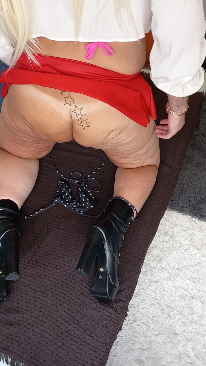 Sexy ass CDzinhafx: Показываю свою попу и твердый член