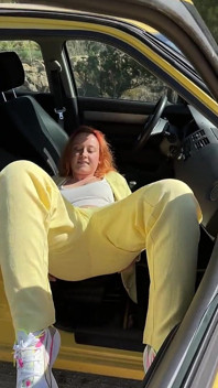 Je fais pipi dehors hors de la voiture !