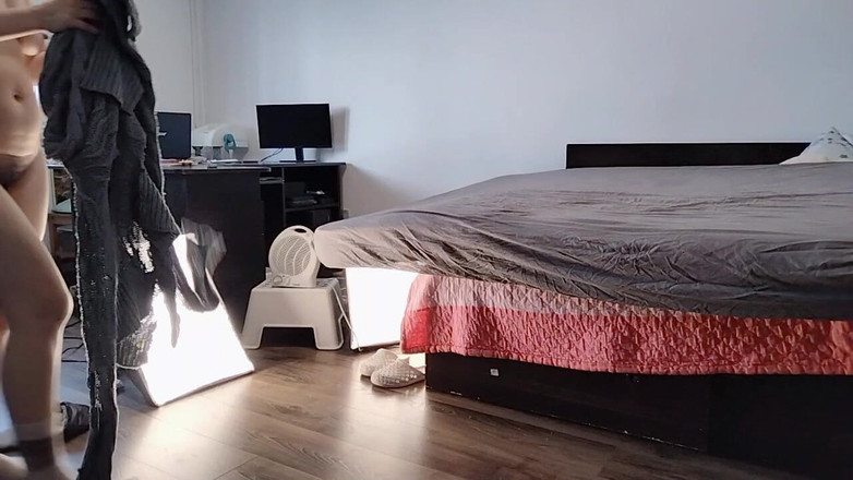 Mirsur: Sexig Mamma Dansar Naken Runt I Huset. Sexig Brunett Tränar...