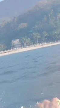 Mi coño tiene tanta comezón que me escapo por jetsky a una isla para conocer a mi papi
