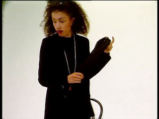 Lucky Cooch: 美丽的大胸部黑发宝贝在选角