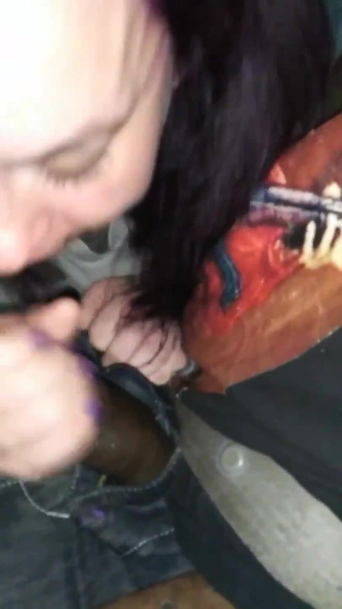 Anal_Angi_Rose: 荡妇在路边给大黑屌口交和阴户
