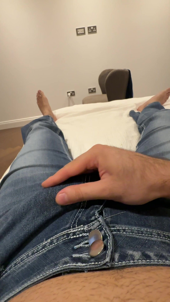 Cock in Jeans: Masturbation en solo en POV dans un jean bleu - éjaculation dans...