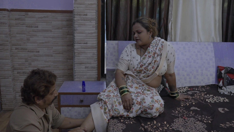 desigoldtv: Maîtresse a commencé à avoir des démangeaisons et la servante a...