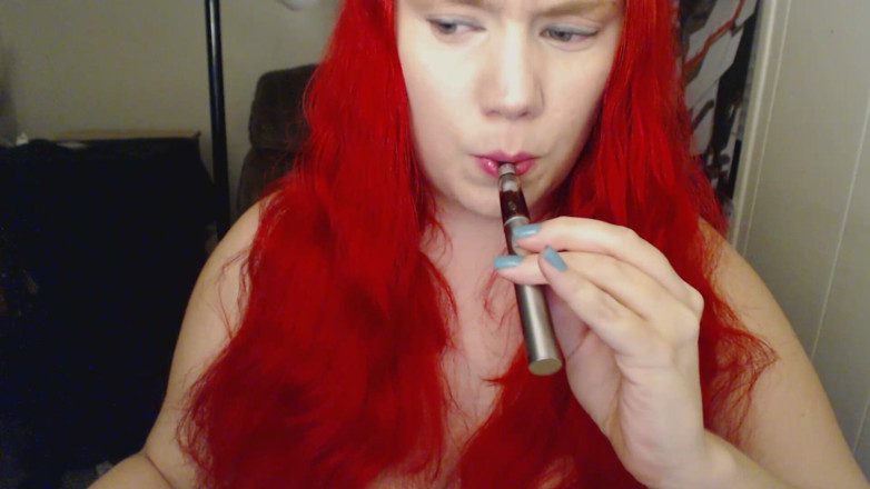 Scarlet Vixen: Fetiș cu tuse cu vape