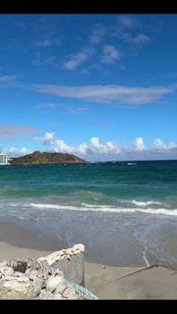 Kilku mężczyzn patrzyło na mnie opalonego