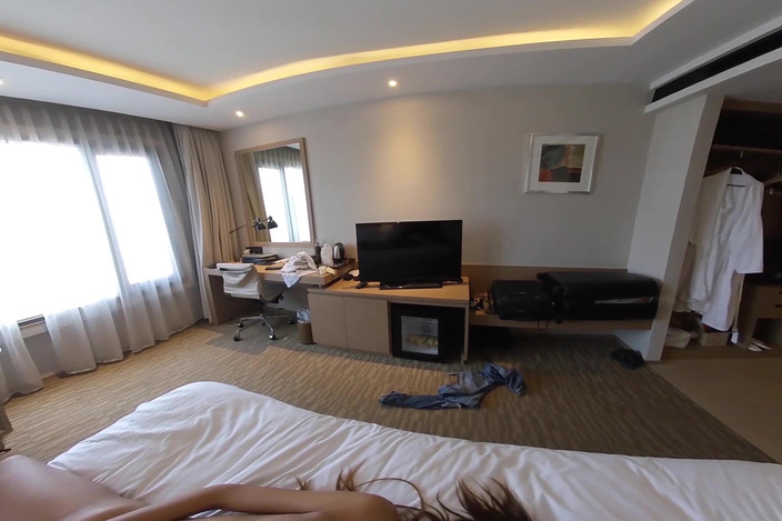 JohnTronVR: Thai dünnes bargirl bettelt um gesichtsbesamung