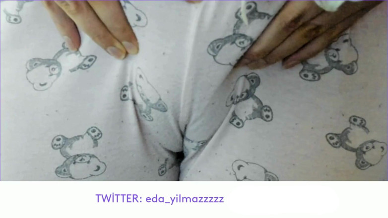 bigass_sexy_bigboobs: Masturbujte s pyžamem