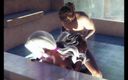 GameslooperSex: Op zijn hondjes anaal in de sauna - Animatie