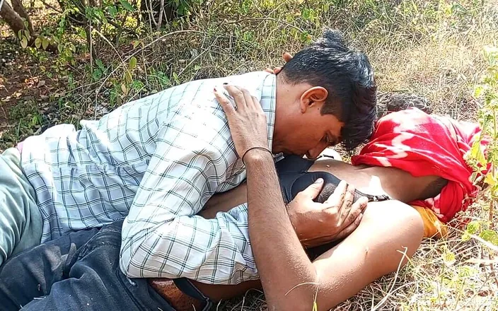 Indian Hijraji: Indian Sex with Shemale Outdoor