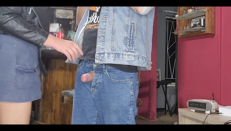 PussyGalore: Biker chick mi fa una sega stretta che porta a...