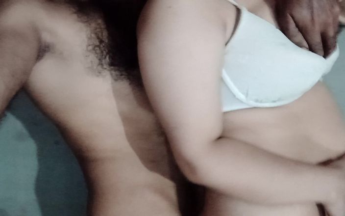 Sexy Yasmeen blue underwear: Styvdotter kom till mig naken
