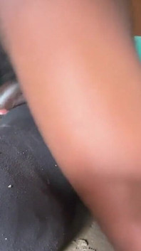 Gevangene kreeg een diep sletspeeltje en gebruikt het hard