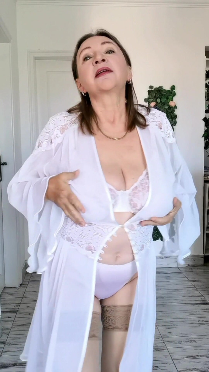 MariaOld: Seins naturels énormes