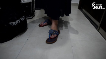 Czech Soles - foot fetish content: Chcesz wyczyścić moje brudne podeszwy?