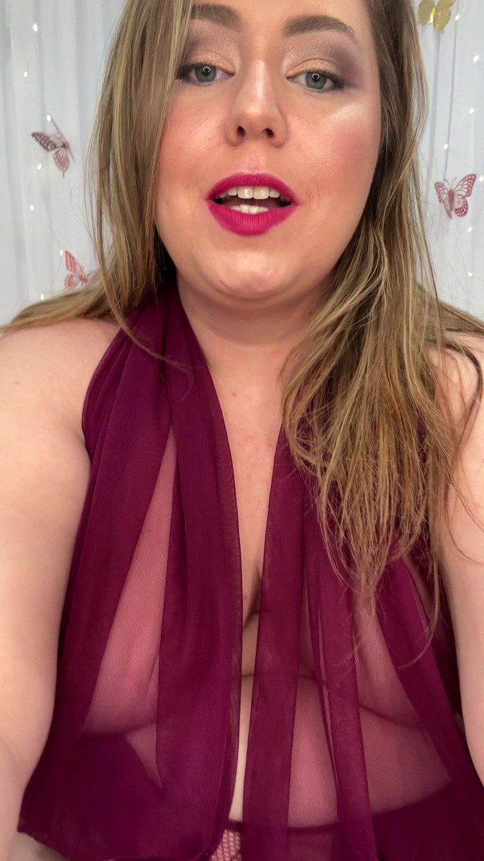 KinkyKatie: Grandota milf en lencería se folla con consolador arcoiris - pervertida...