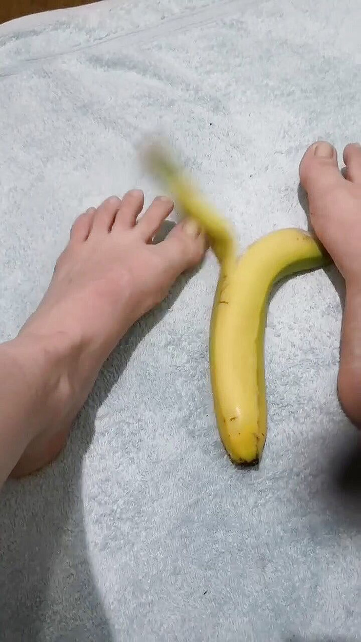 Erotic college: 내 룸메이트는 비디오 후 바나나를 먹는 걸 좋아해