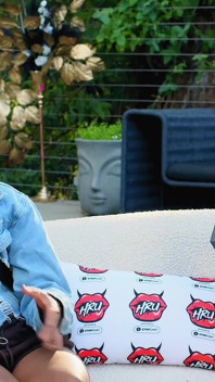 Kameralama işi: stripchat evinin içinde: kamera kızları gerçekten ne kadar yapıyor?