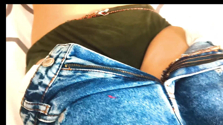 Desi Sexy Janvi: Sora vitregă singură acasă și m-a sedus să-i fut pizda