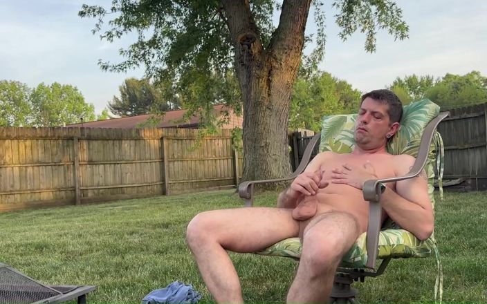 Jeffrey Jaxxon: Ejaculare în curtea din spate - Jeffrey Jaxon se masturbează lângă Firepit,...