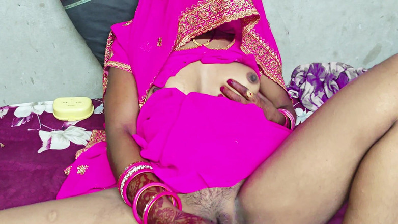 Bangala bhabhi: Desi vesnická bhabhi vabrator sex