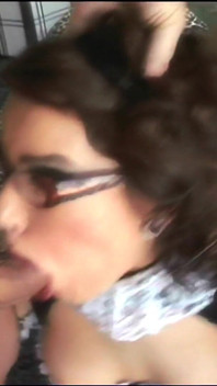 Ragazze sexy si fanno scopare la figa bagnata e il buco del culo in un arrapante scopata a tre e doppia penetrazione