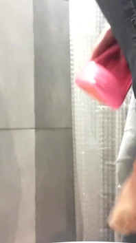 Una pisciata disperata nei miei jeans e tacchi alti rosa