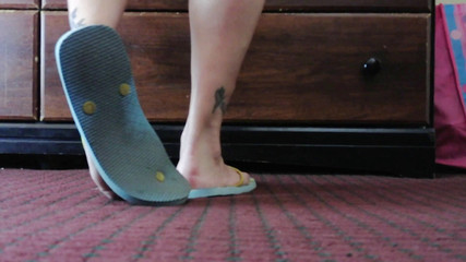 Abby Anna: Stojící hra na žabky