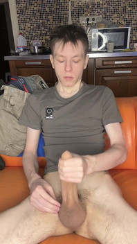 Het verbeelden van een hetero vriend veroorzaakt een enorme twink-lading-release