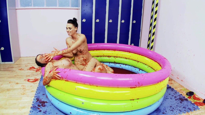 LesbianFantasies: In the bathtub with her friend to play with mud...