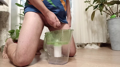 Kinky Guy: Tốt hơn là nên lọc nước tiểu trước khi khỏe...