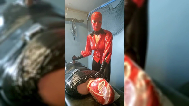 Madame Moira Dominatrix: Respirazione Estrema Su Uno Schiavo Mummificato in Lattice