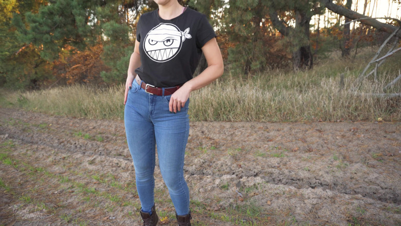 Teasecombo 4K: La sorellastra stuzzica la figa a cammello in blue jeans...