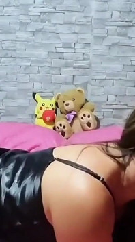 Il cognato di lusso si diverte con la mia bambola di raso