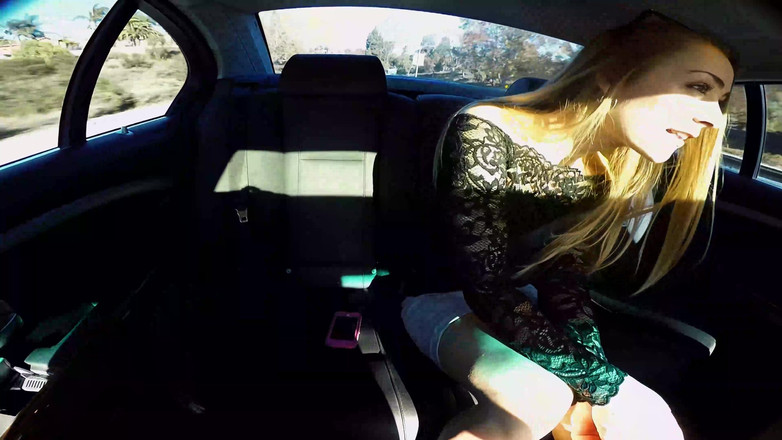 SaintPorn: Sadie má těsnou oholenou kundičku olízanou, vyprstěnou a ošukanou venku